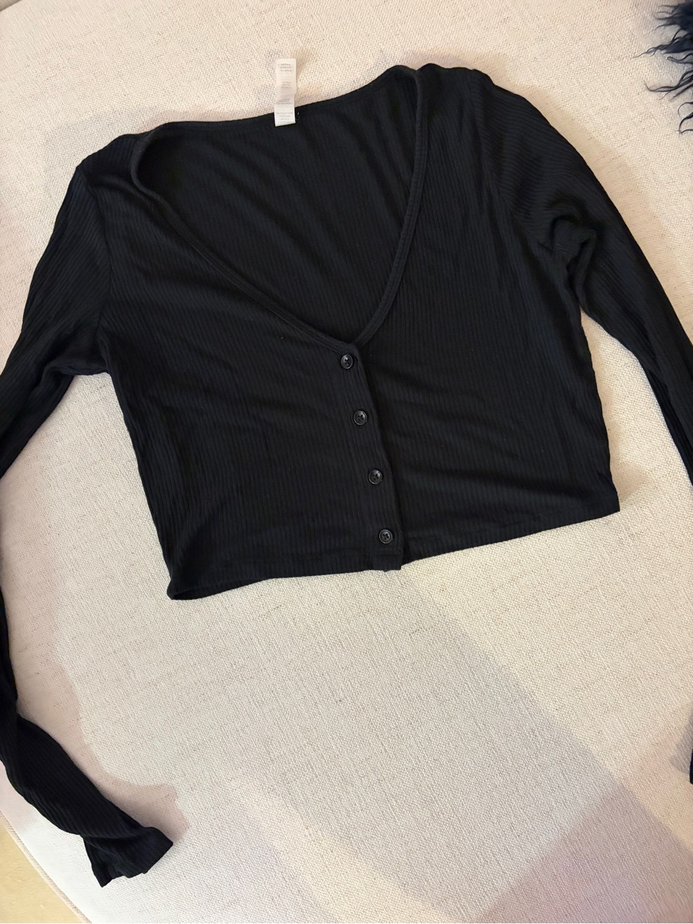 ALO | Black Ribbed V-Neck Button Front Crop Top - Size M